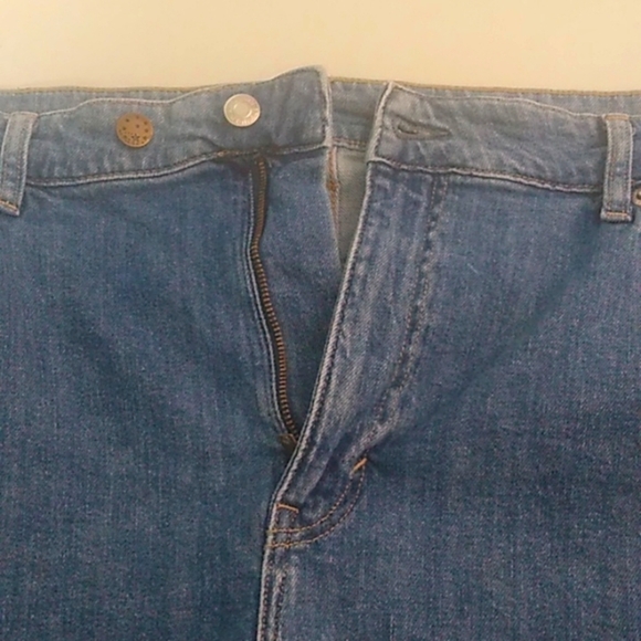 H&M ADJUSTABLE, CUFFED, HIGH WAIST, 4", MOM DENIM JEAN SHORTS - Picture 8 of 9